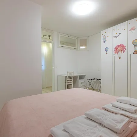 Station With Free Parking Daire *