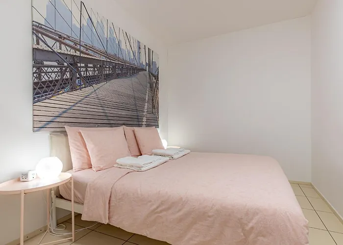 Apartment Station With Free Parking *