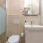 아파트 Station With Free Parking