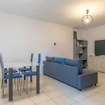 아파트 Station With Free Parking *